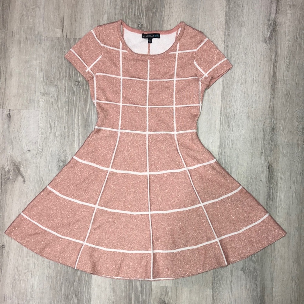 Stretchy girls short sleeve sparkly dress.